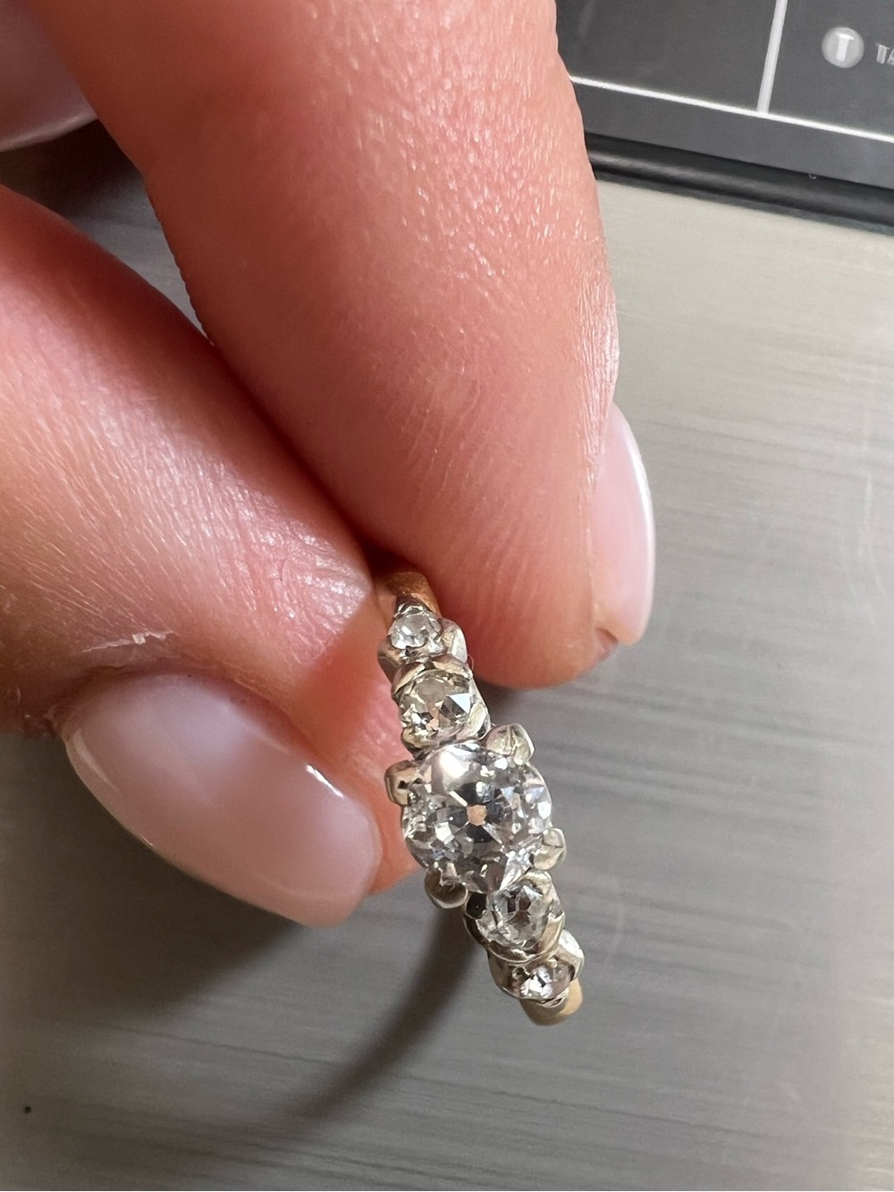 Classic vintage 14k yellow gold genuine diamonds engagement ring